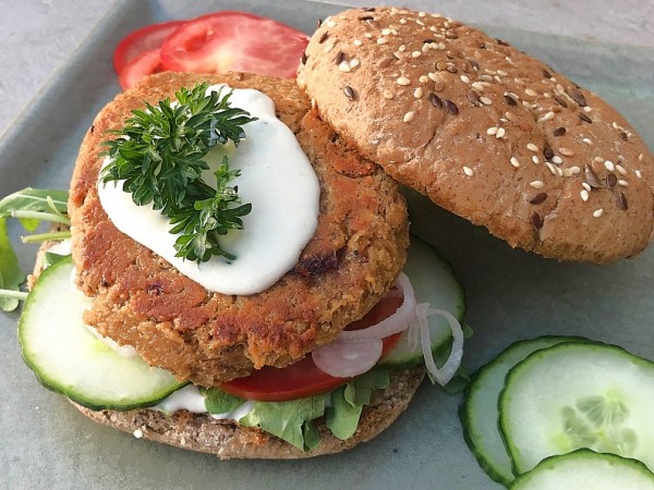 Veganer-Burger-Grill-Kichererbsen-Pattys-Gongoll