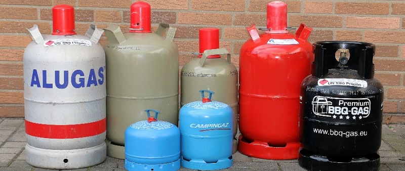 Gasflaschen und Brennstoffe
