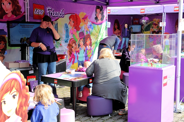 Lego-Friends-Roadshow-2014-d