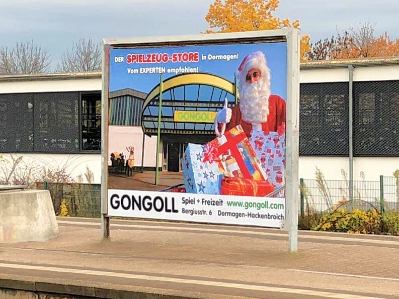 Gongoll-Weihnachts-Plakat-Dormagen-Bahnhof-2017