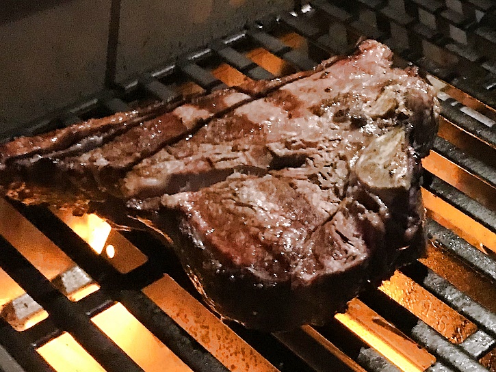 Bistecca-alla-fiorentina-Steak-nach-Florentiner-Art-Grill-Rezept-b